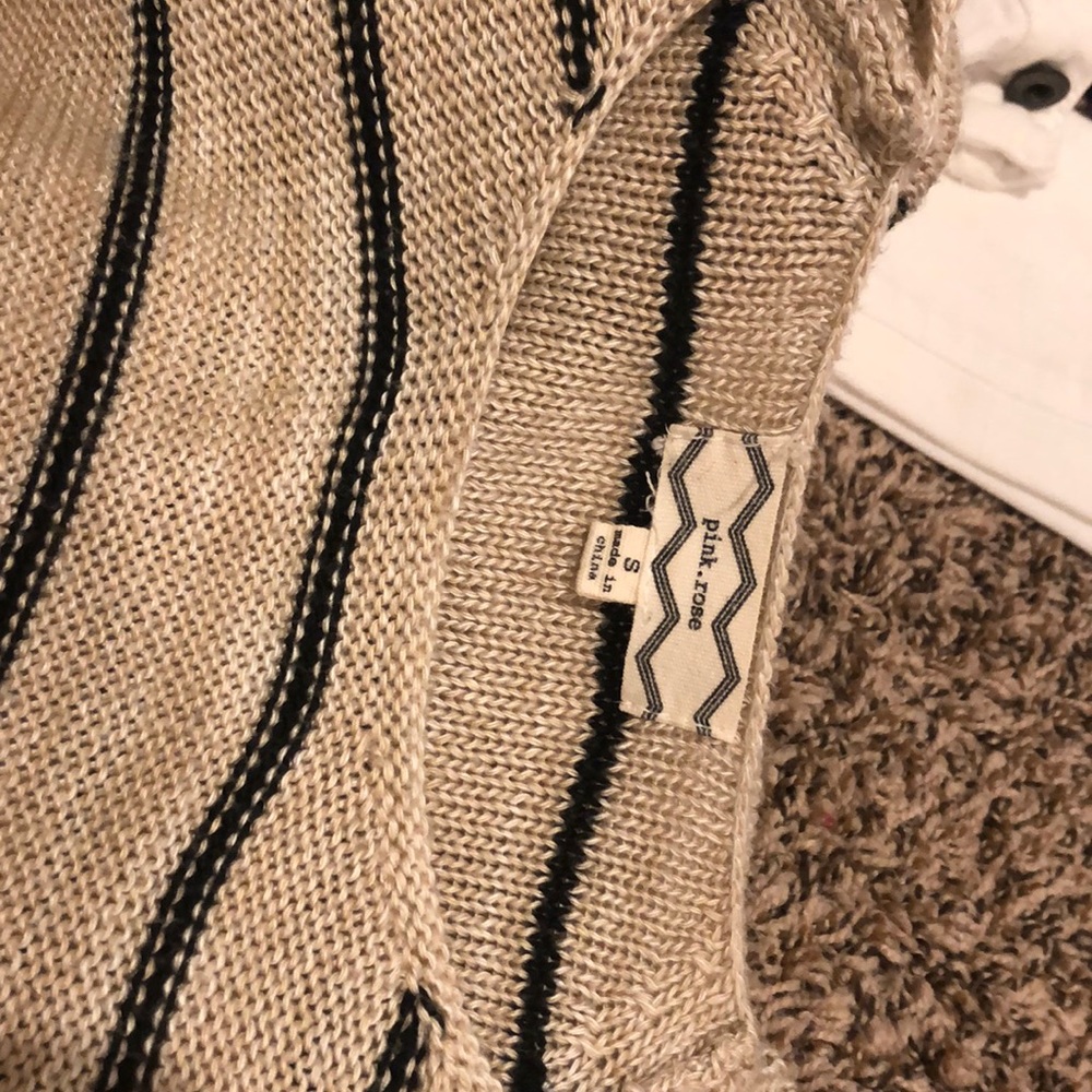 Cream - Pink Rose brand sweater - Picture 2 of 3